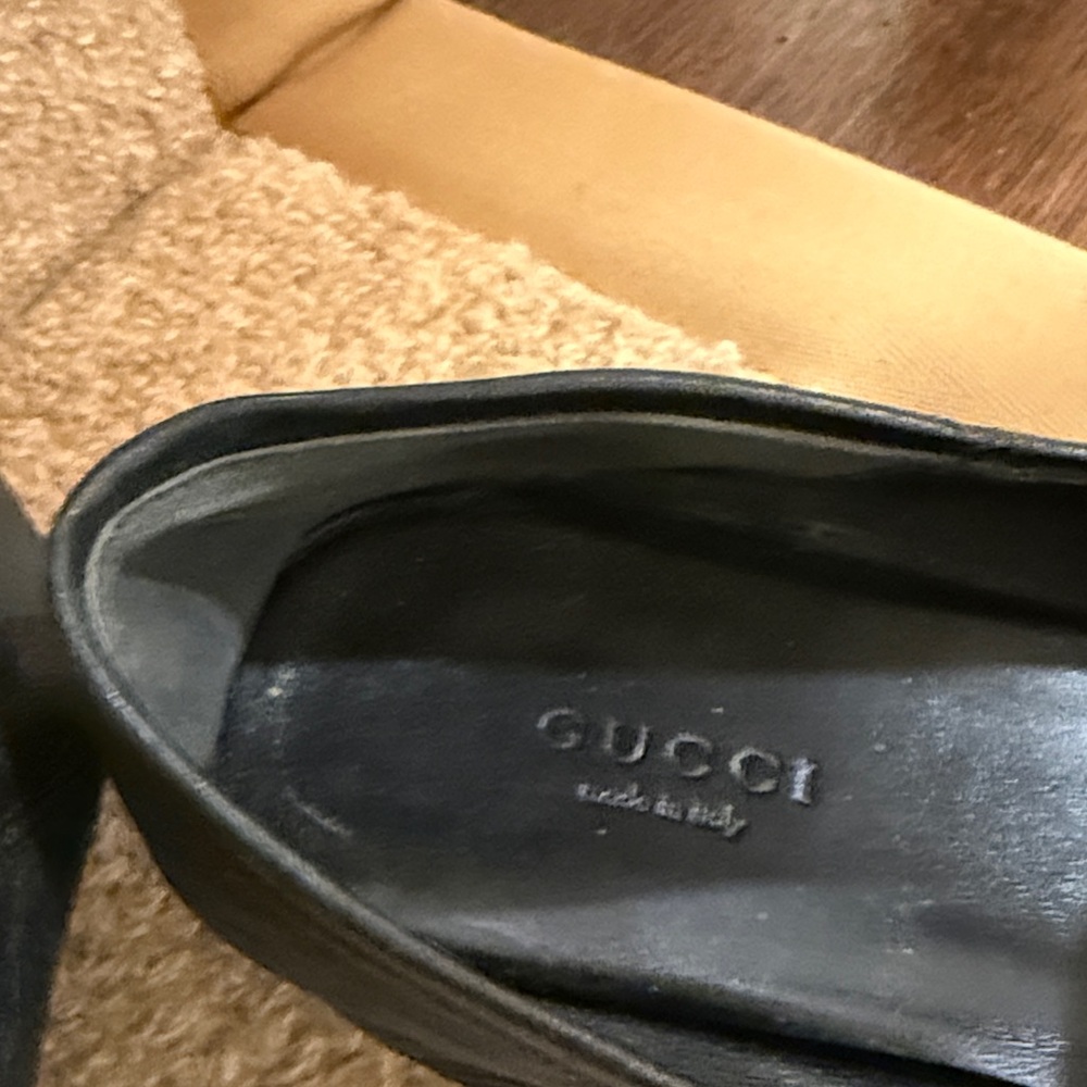 Black Gucci horsebit Leather Loafers with Gold Detail - Picture 4 of 11